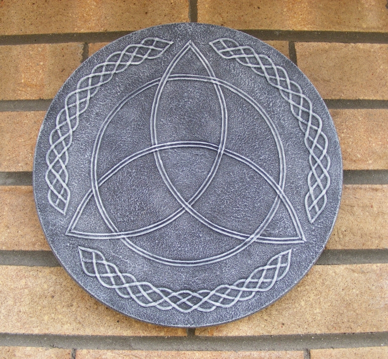 Triquetra Stepping Stone Wall